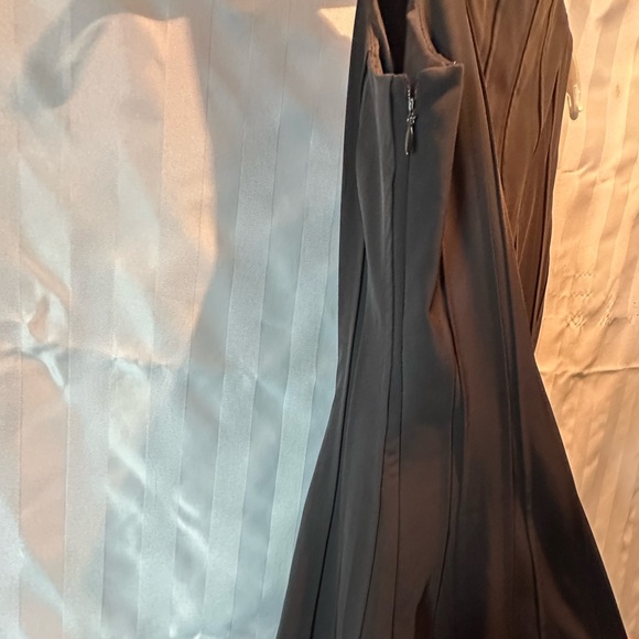 Gorgeous Calvin Klein Flared Sleeveless Dress - Picture 3 of 8